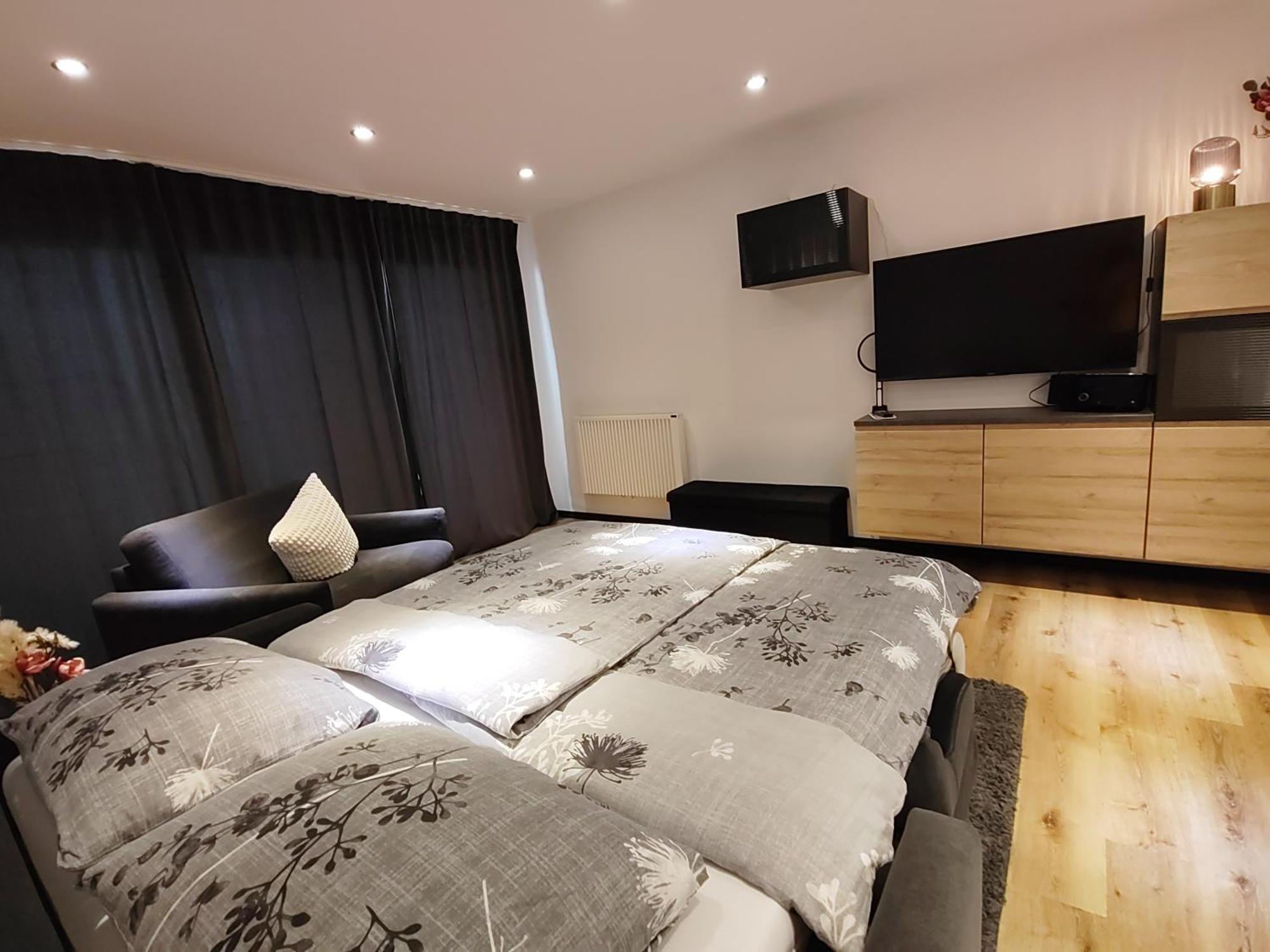 Berghaus Glockner, Niedermeyer Apartment Heiligenblut Room photo